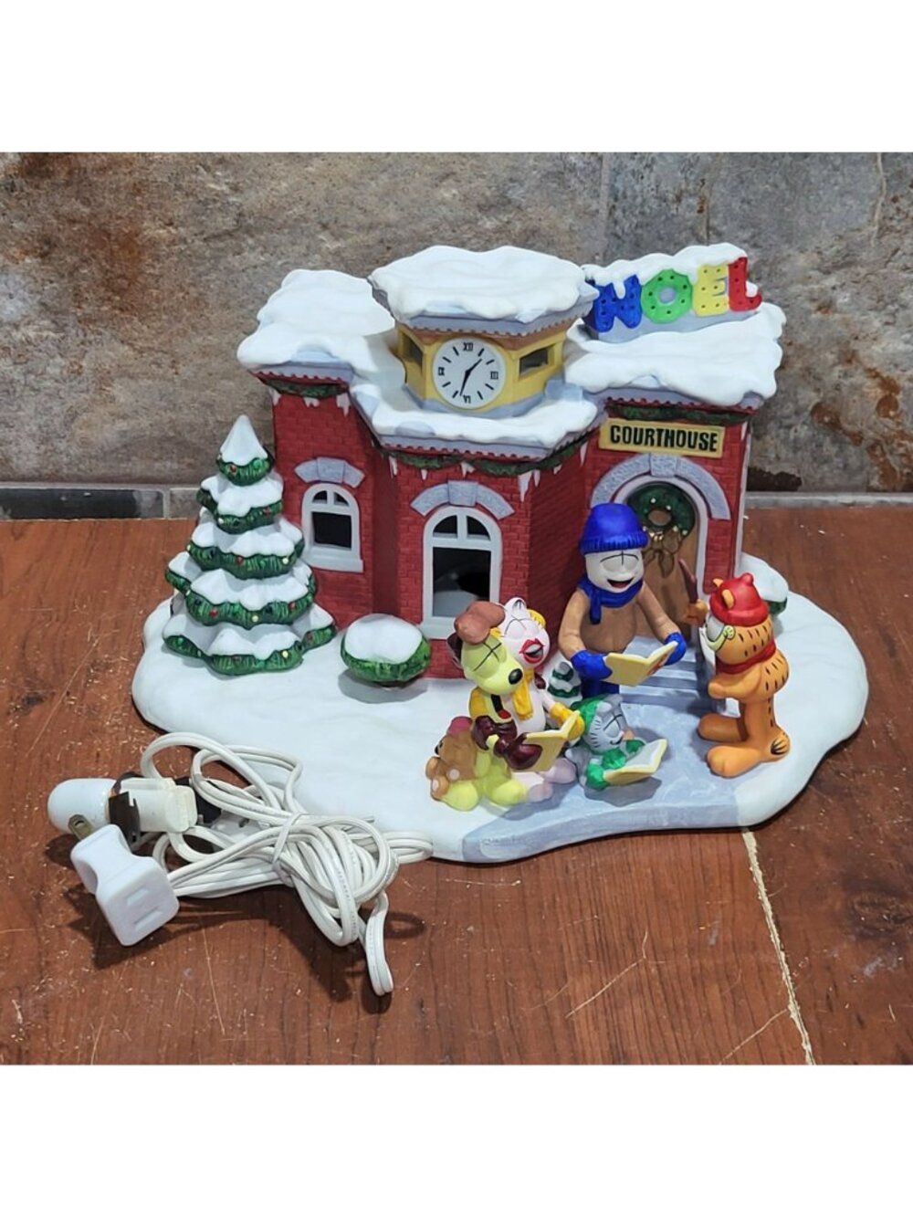 Vintage 1995 Danbury Mint Garfields Christmas Village The Court House Lighted NI - Picture 4 of 11